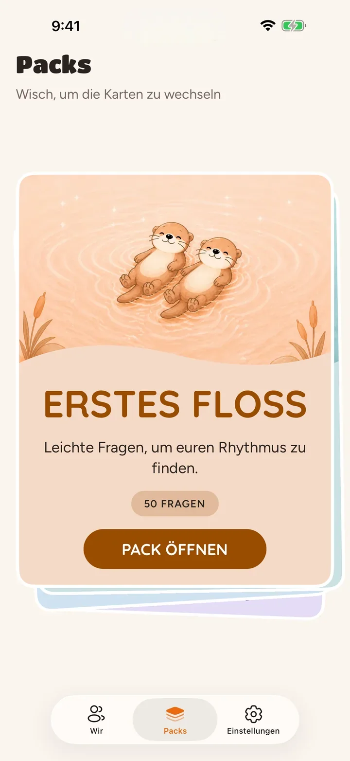 Das Paketregal mit dem geöffneten Paket Erstes Floß über dem Kartenstapel