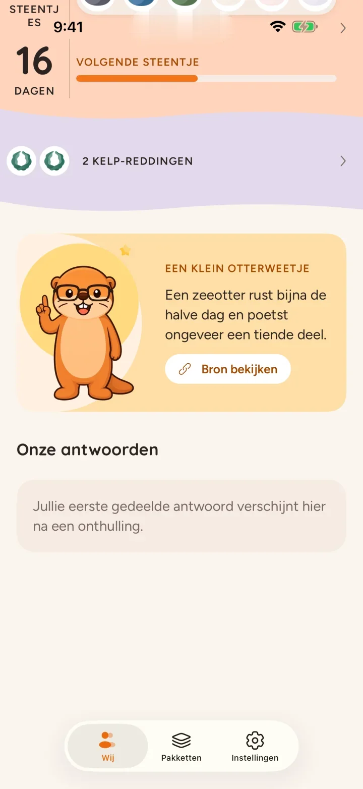 Het beginscherm van een stel in Ottermates, met twee otters, een reeks van 14 dagen en de vraag van vandaag